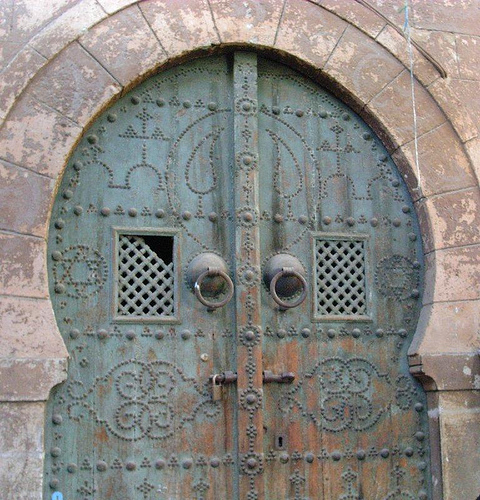 Dos Sellos de Salomón en la puerta de una mezquita en Túnez.